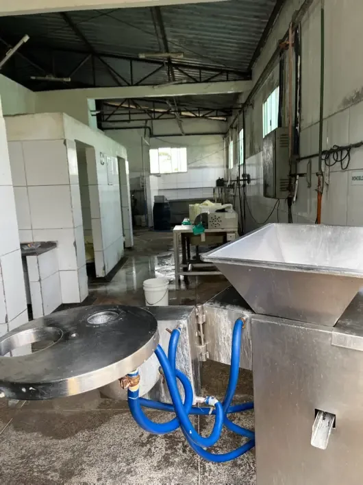 Área de processamento do laticínio da COOPERLIGHT.